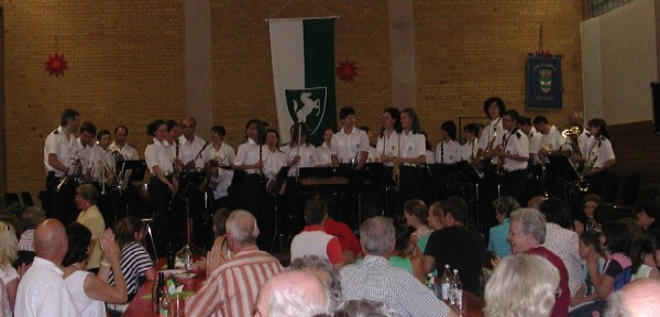Das Blasorchester aus der italienischen Stadt Maniago beim Konzert in der Turnhalle in Rosswangen